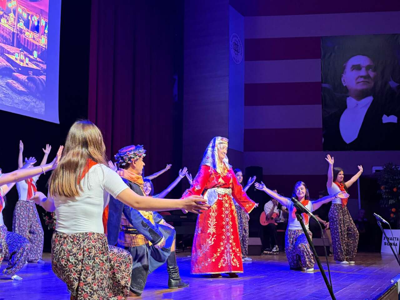 Yönelt Koleji’nden Sanat Dolu Gece: “Kalbim Ege’de Kaldı” Büyük Beğeni Topladı 6